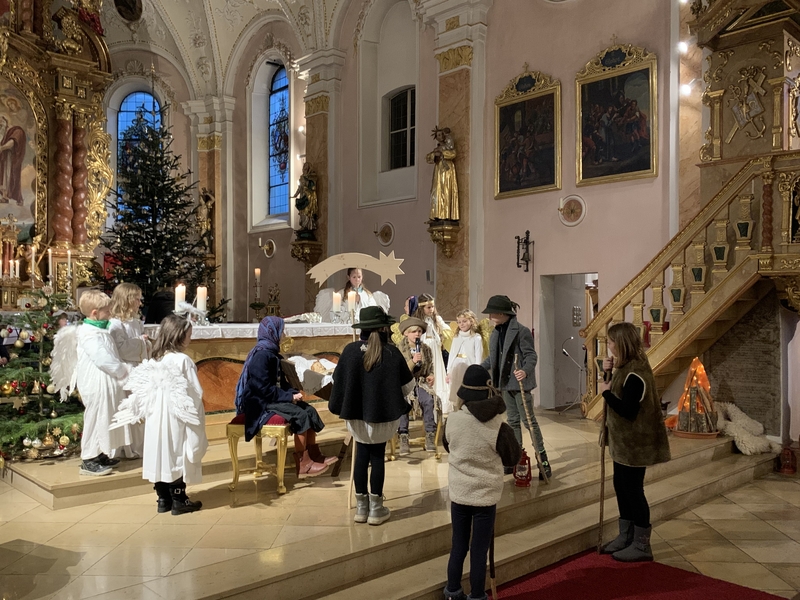 Krippenspiel Hirten an der Krippe 2022