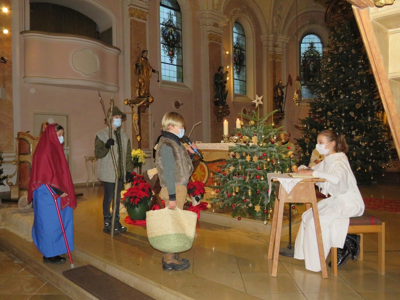 Kinderkrippenfeier1 komprimiert